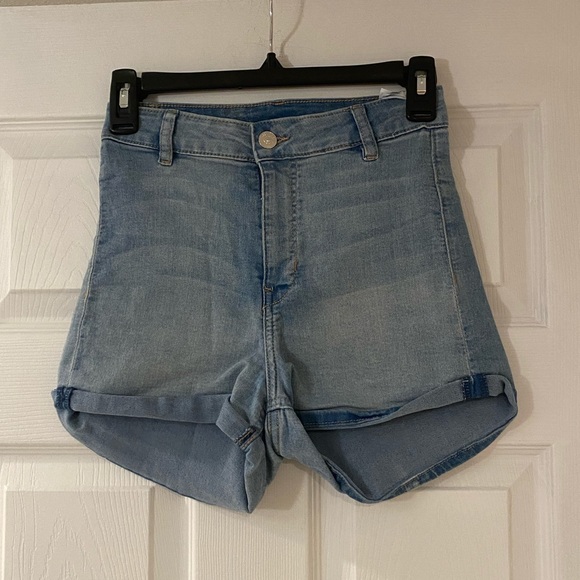 Short En Jean Délavé H&M Taille 8 - Coupe Classique Pour Femme, Occasion En Très Bon état